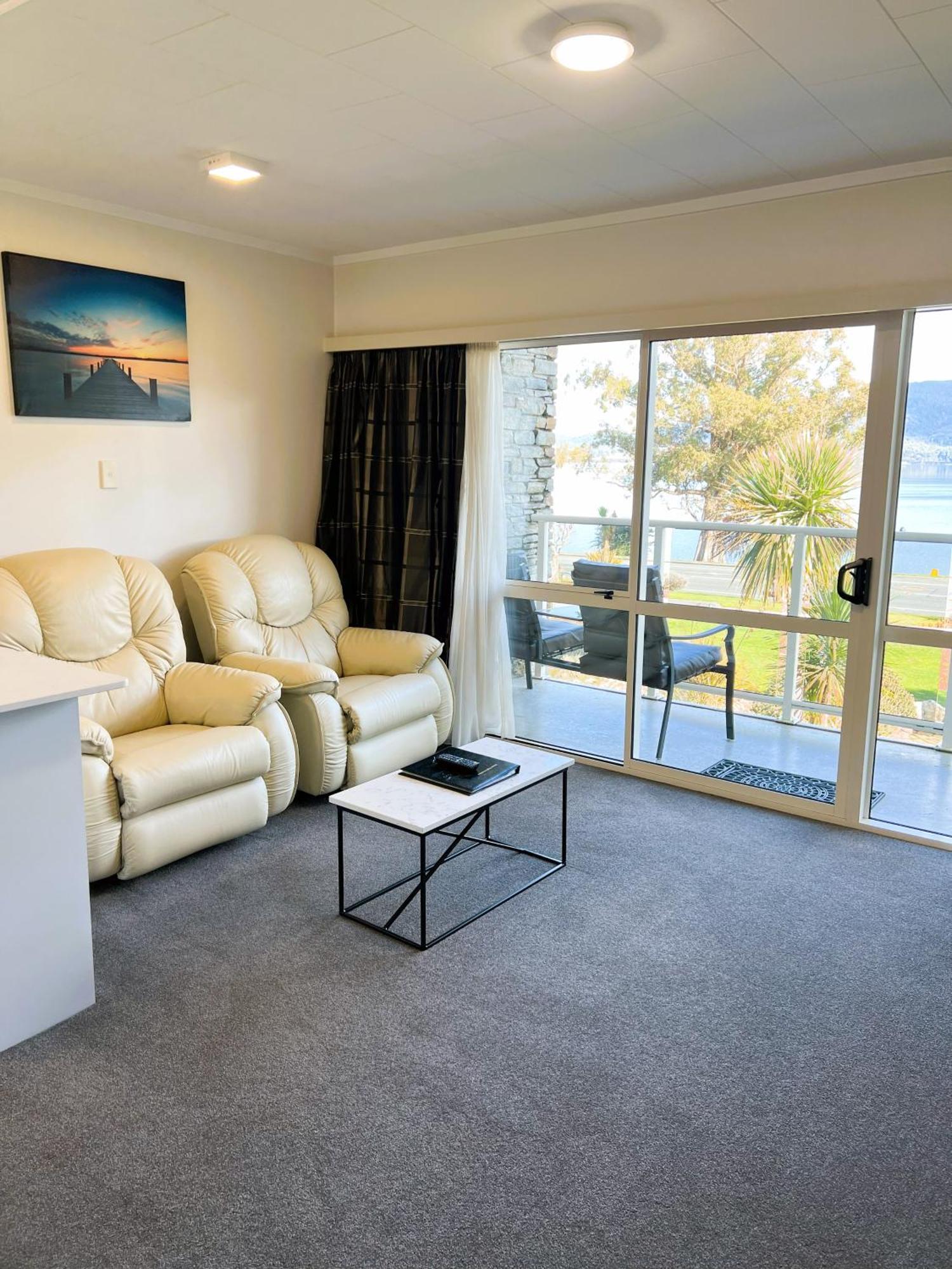 Fiordland Lakeview Motel And Apartments Te Anau Ngoại thất bức ảnh