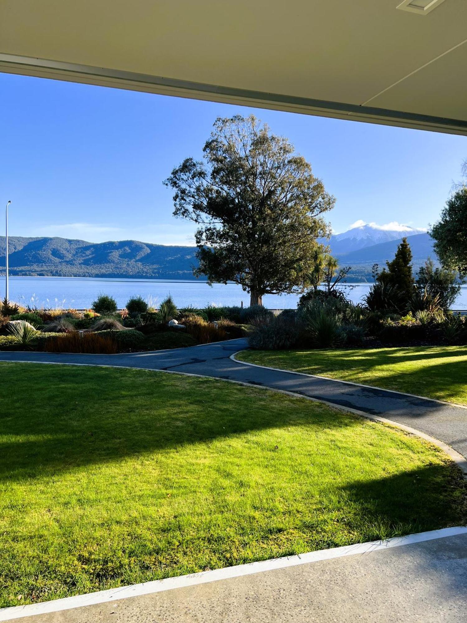 Fiordland Lakeview Motel And Apartments Te Anau Ngoại thất bức ảnh