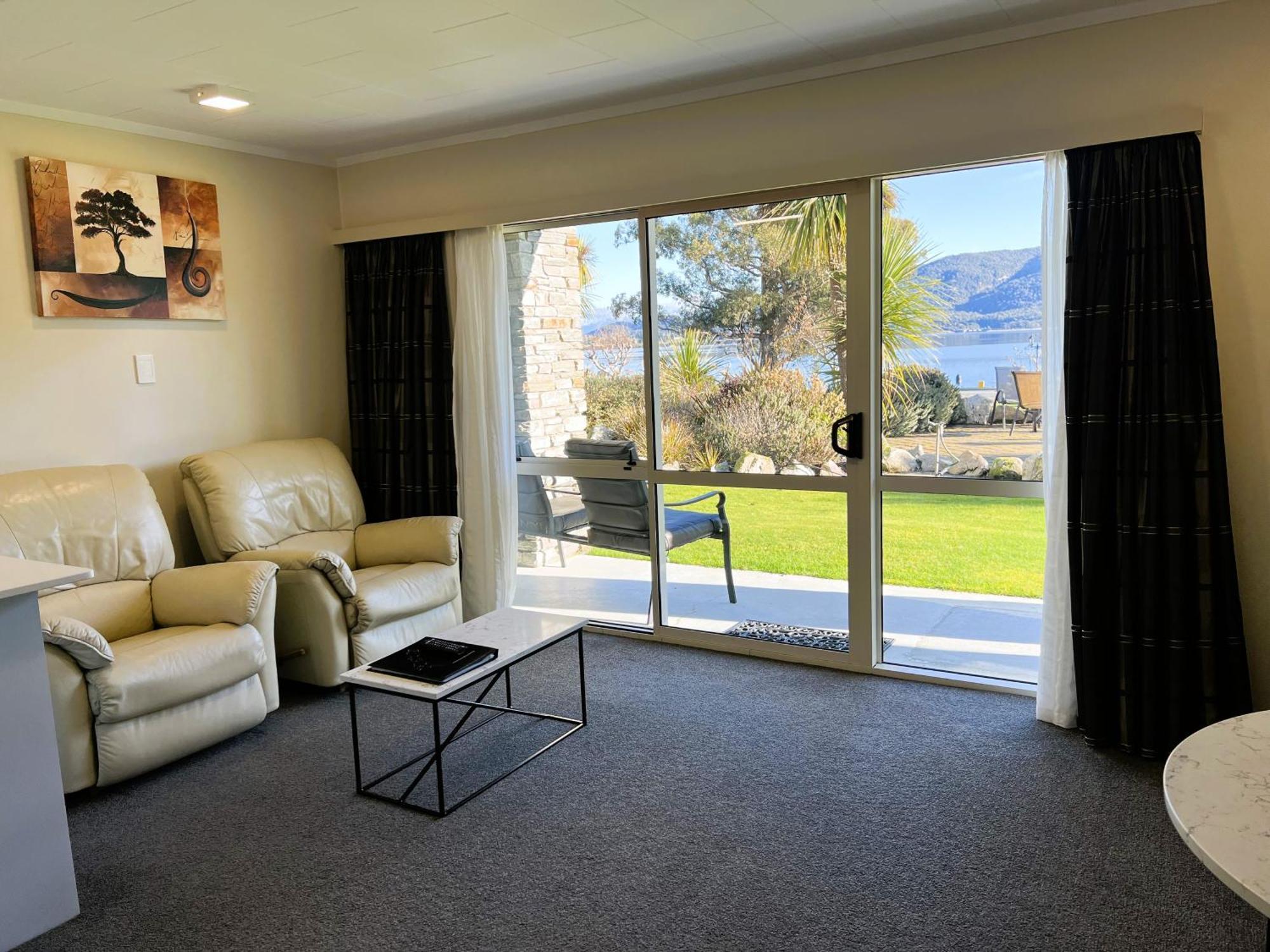 Fiordland Lakeview Motel And Apartments Te Anau Ngoại thất bức ảnh