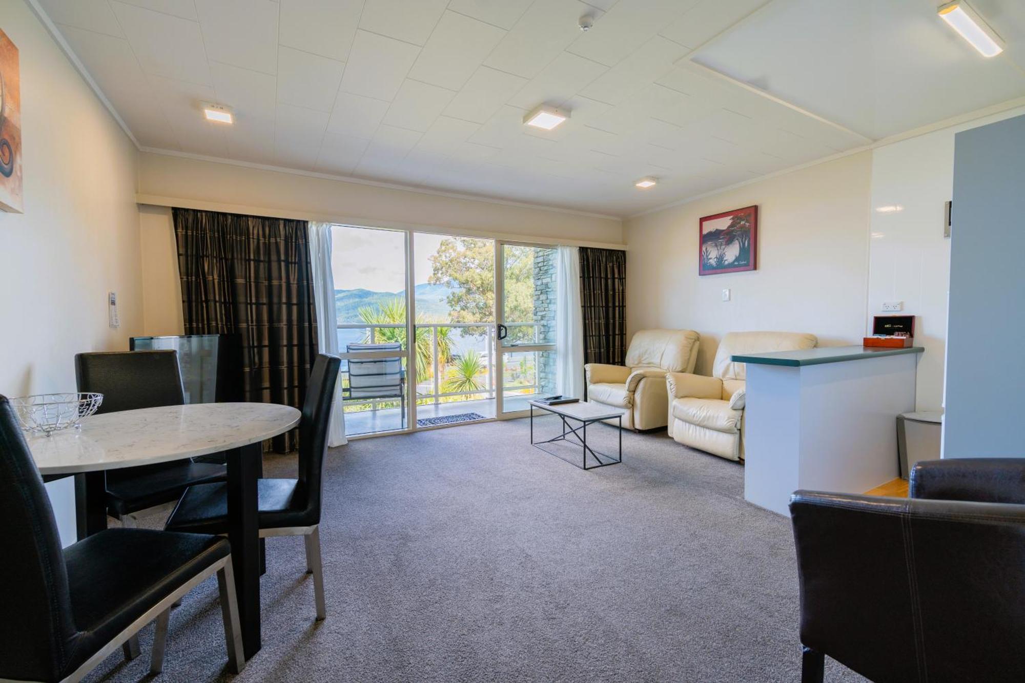 Fiordland Lakeview Motel And Apartments Te Anau Ngoại thất bức ảnh