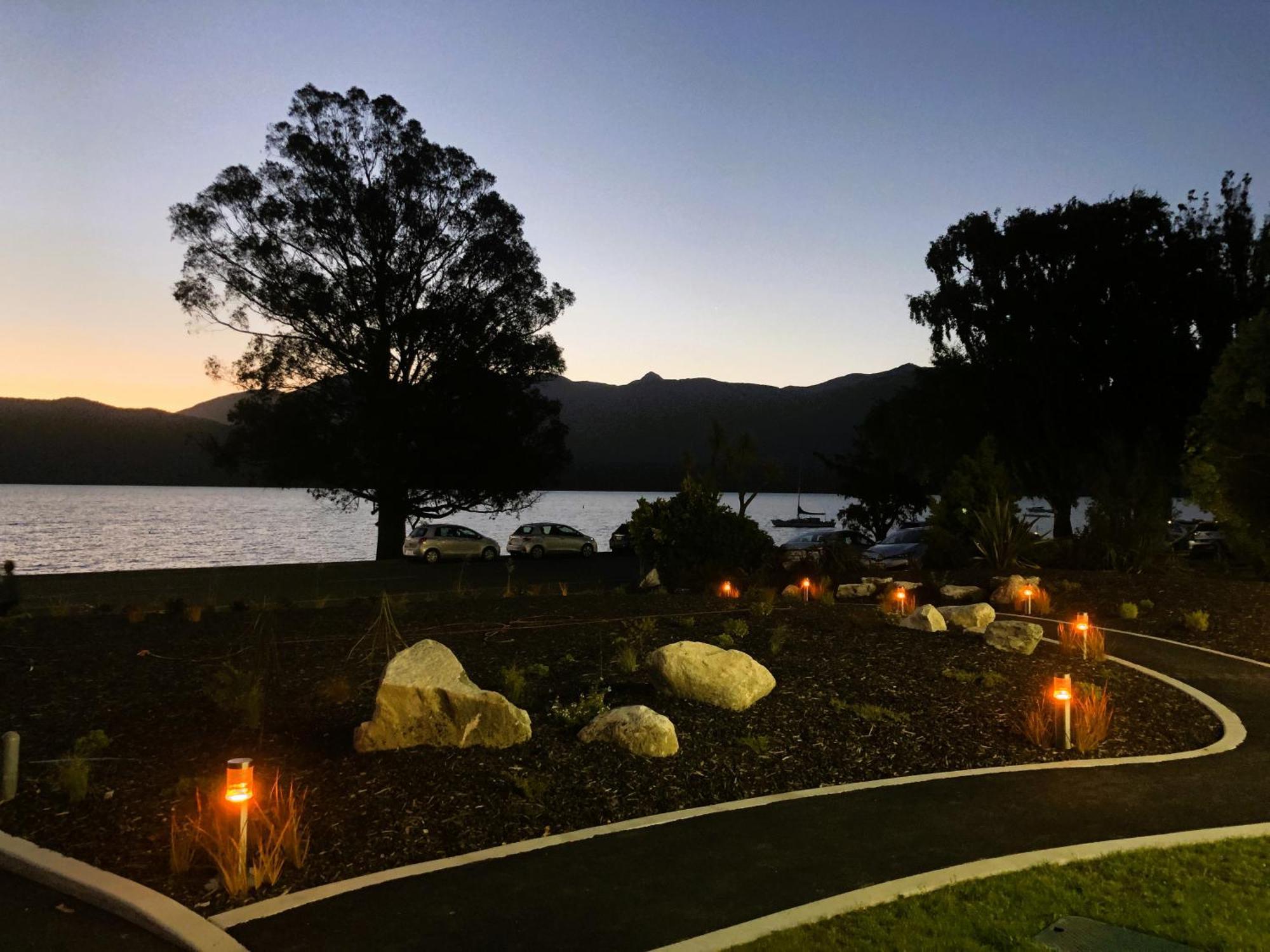 Fiordland Lakeview Motel And Apartments Te Anau Ngoại thất bức ảnh